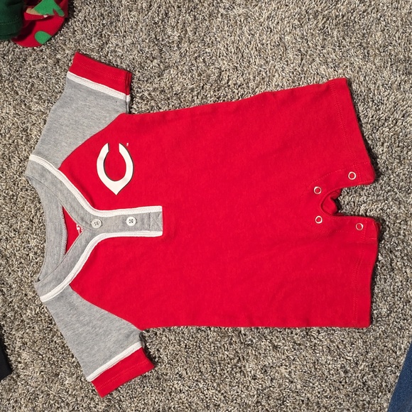 Cincinnati Reds Assorted Onesies - Picture 10 of 12